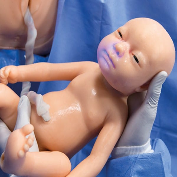 Ensemble mannequin d'accouchement : le nouveau-né » réalisé par