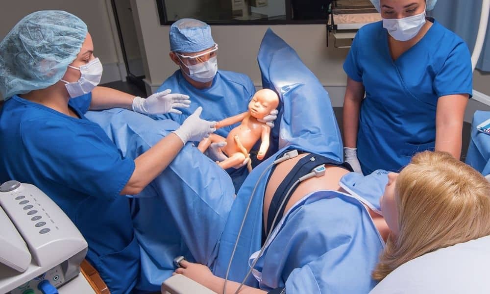 Mannequin obstétrique avancé pour simulation de naissance de nouveau-né